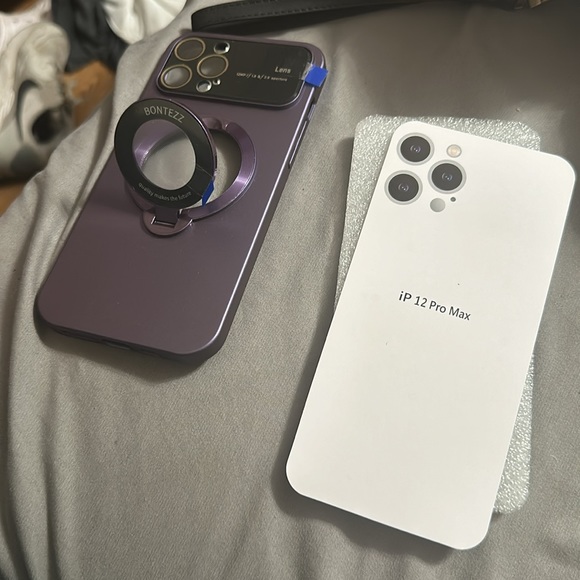 iPhone 12 Pro Max purple case - Picture 4 of 4